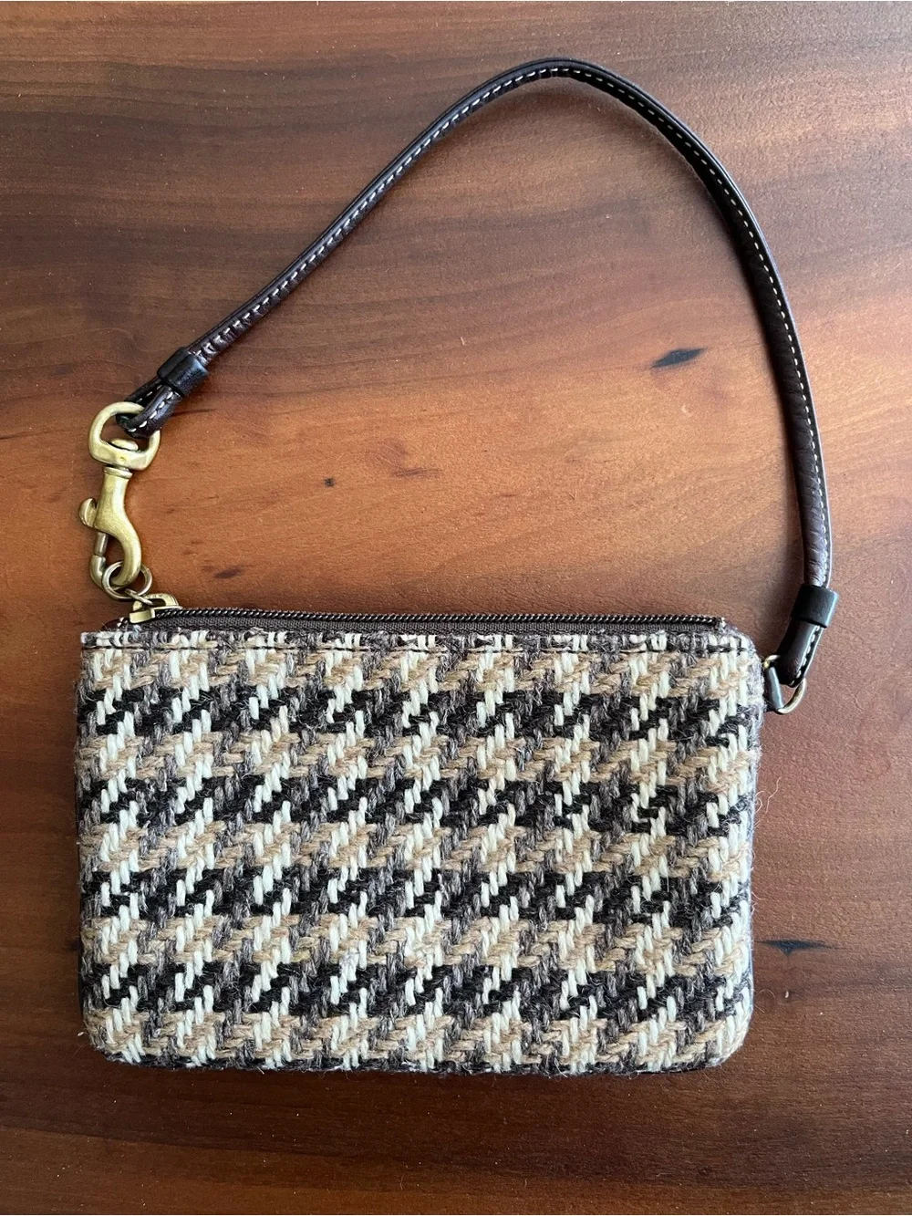 🌸Vintage Coach Wool Wristlet